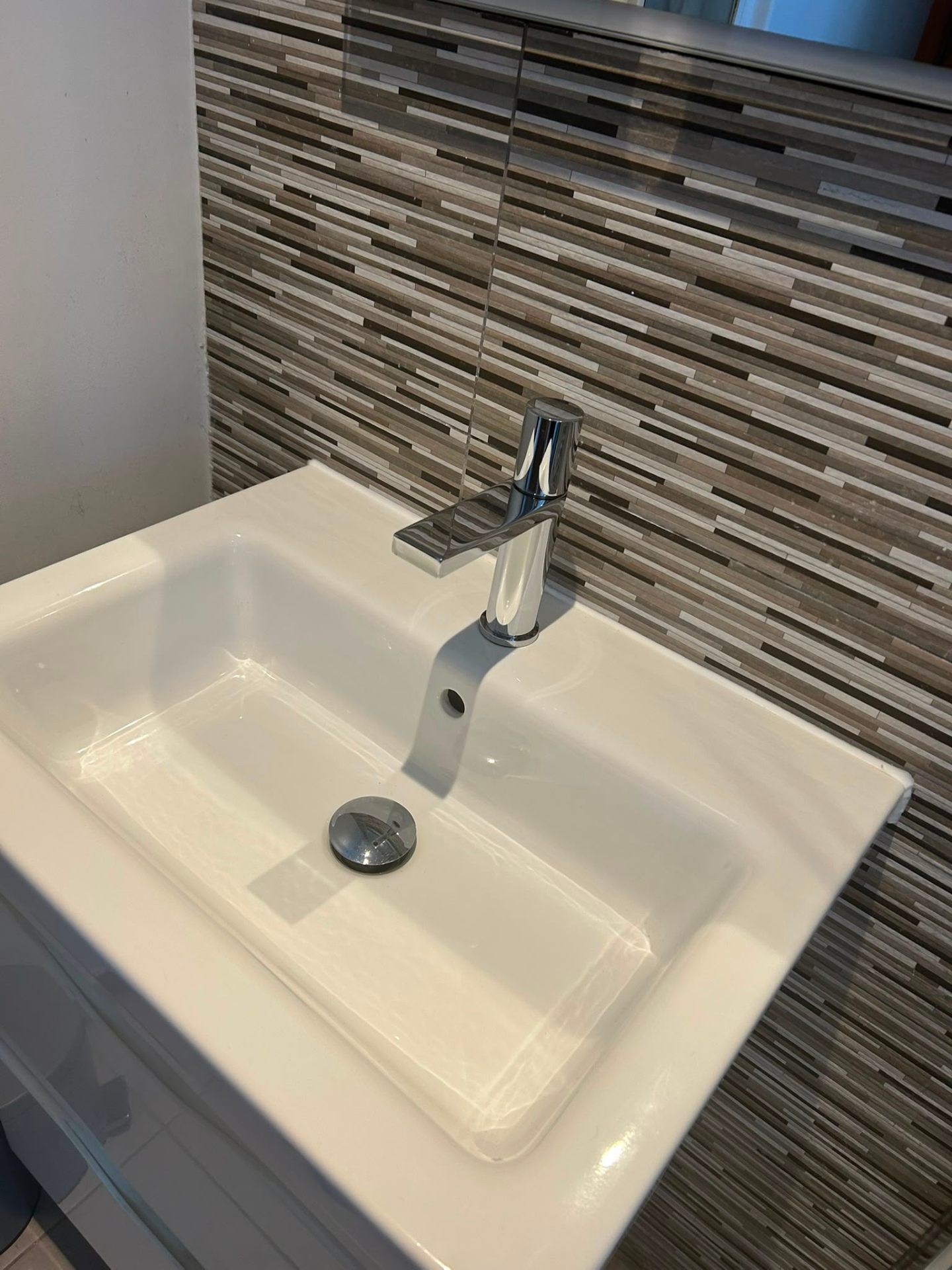 After — Basin decluttered & deep cleaned